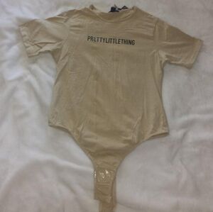 PRETTYLITTLETHING OATMEAL SHORT-SLEEVE BODY SUIT. PLUS SIZE WOMENS 12.